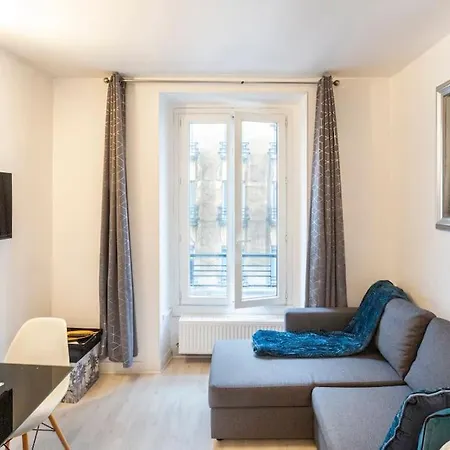 Apartment Charming Bright Parisian Flat