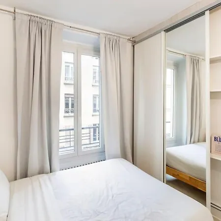 Apartment Charming Bright Parisian Flat